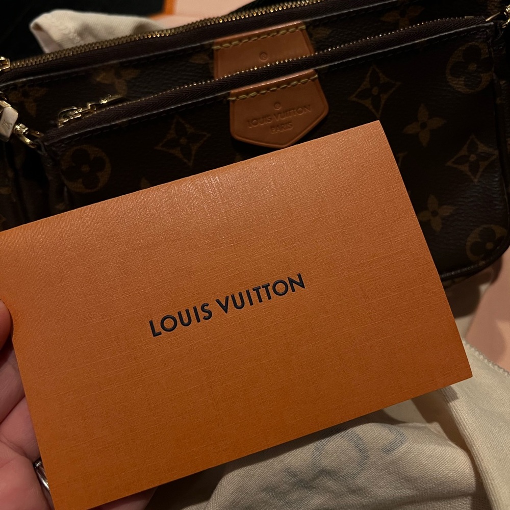 Louis Vuitton - Picture 6 of 7